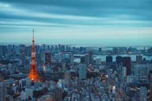 Tokyo skyline with Tokyo Tower at dusk; city illustration for a Tokyo trip planning guide.